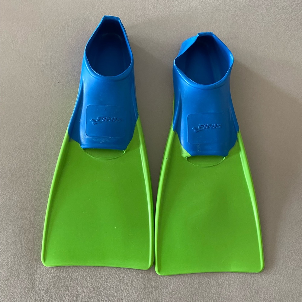 FINIS kids flippers size US Jr 8-11